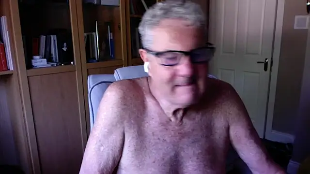 Snapshot of Oldpistolpete chatting on 06-23-26, 10:02 Oldpistolpete online show from 06-23-26, 10:02