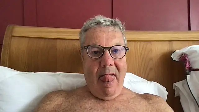 Snapshot of Oldpistolpete chatting on 06-24-26, 09:08 Oldpistolpete online show from 06-24-26, 09:08