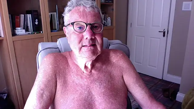 Snapshot of Oldpistolpete chatting on 06-25-26, 05:06 Oldpistolpete online show from 06-25-26, 05:06