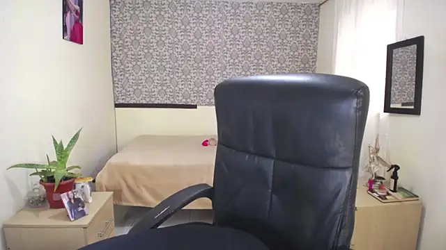 EvaFoxter online show from 04-15-26, 03:52