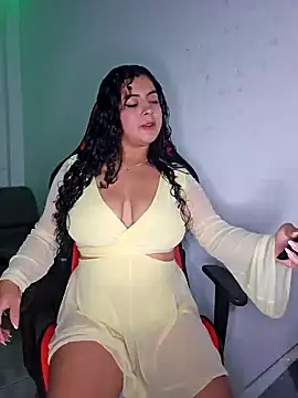 Snapshot of Mary_pinkish chatting on 01-18-25, 11:11 Mary pinkish online show from 01-18-25, 11:11