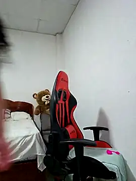 Snapshot of Mary_pinkish chatting on 10-02-25, 10:06 Mary pinkish online show from 10-02-25, 10:06