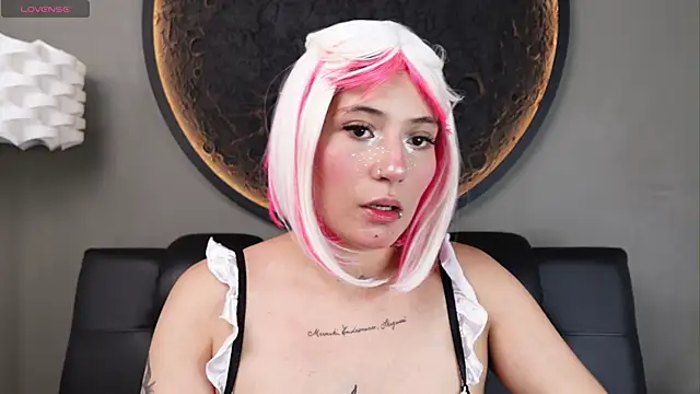 Snapshot of miss_sharlotte18 chatting on 05-27-26, 06:05 miss sharlotte18 online show from 05-27-26, 06:05