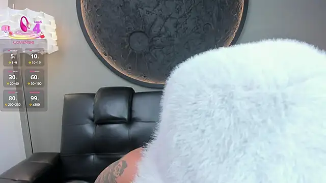 Snapshot of miss_vaiolette chatting on 03-18-25, 11:08 miss vaiolette online show from 03-18-25, 11:08