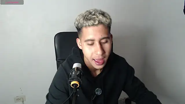 Snapshot of Daiki_Jack chatting on 12-18-24, 02:32 Daiki Jack online show from 12-18-24, 02:32