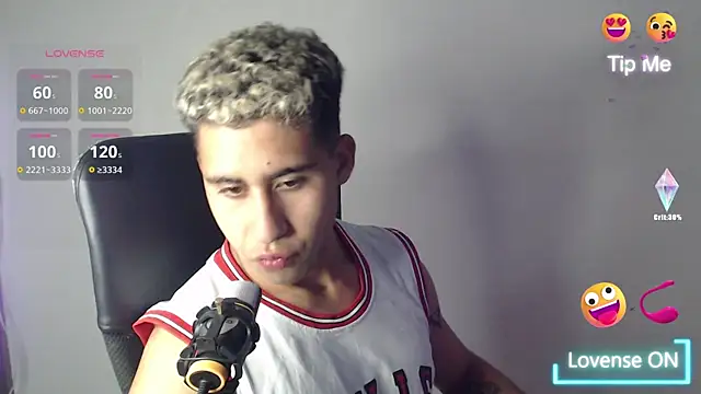 Snapshot of Daiki_Jack chatting on 12-22-24, 10:15 Daiki Jack online show from 12-22-24, 10:15