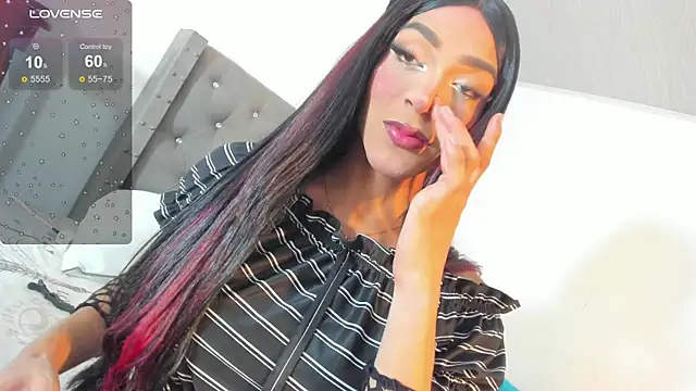 Snapshot of Daniela_Coks chatting on 03-05-25, 02:25 Daniela Coks online show from 03-05-25, 02:25