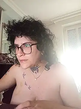 Snapshot of callmelouve chatting on 10-09-25, 12:14 callmelouve online show from 10-09-25, 12:14