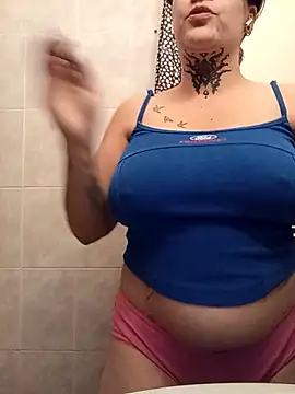 Snapshot of callmelouve chatting on 11-17-25, 08:36 callmelouve online show from 11-17-25, 08:36