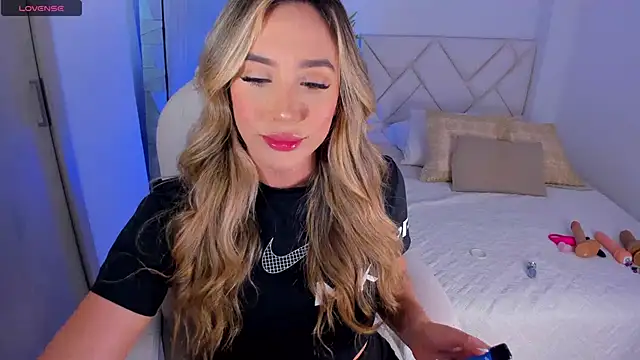 Snapshot of NiaBennet_ chatting on 01-08-25, 10:06 NiaBennet online show from 01-08-25, 10:06