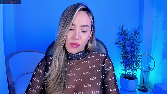 Snapshot of NiaBennet_ chatting on 10-14-25, 11:27 NiaBennet online show from 10-14-25, 11:27