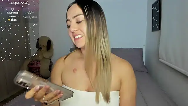 sophi mooreno online show from 06-01-26, 01:18