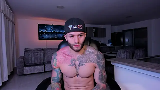 Snapshot of Frank_Farrell chatting on 02-16-25, 01:14 Frank Farrell online show from 02-16-25, 01:14