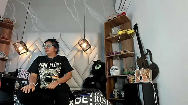 Snapshot of MirandaHaguen chatting on 01-31-25, 03:52 MirandaHaguen online show from 01-31-25, 03:52