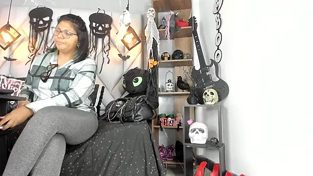 Snapshot of MirandaHaguen chatting on 10-12-25, 01:21 MirandaHaguen online show from 10-12-25, 01:21