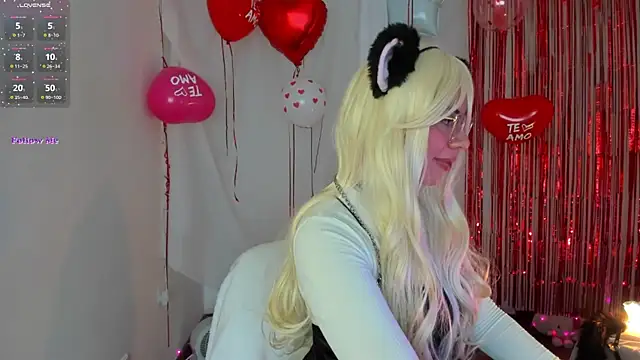 Snapshot of Silvanna-Moree chatting on 02-17-25, 02:48 Silvanna-Moree online show from 02-17-25, 02:48