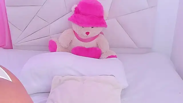 Anamhenao online show from 09-21-25, 01:57