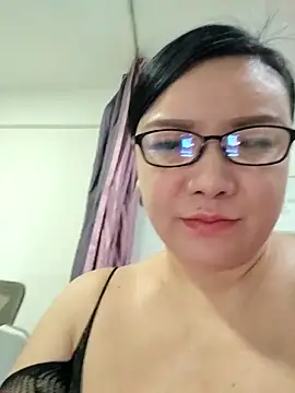 Snapshot of LILYsweetfcup chatting on 05-05-26, 12:02 LILYsweetfcup online show from 05-05-26, 12:02