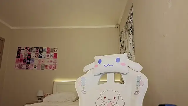 Snapshot of LisaSweetie chatting on 02-19-26, 04:03 LisaSweetie online show from 02-19-26, 04:03