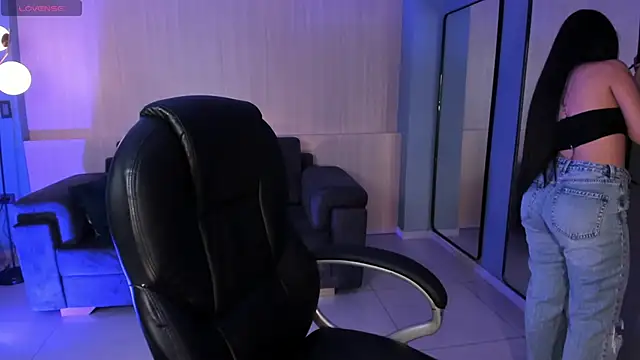 Snapshot of JadeEvansX chatting on 01-18-25, 06:21 JadeEvansX online show from 01-18-25, 06:21