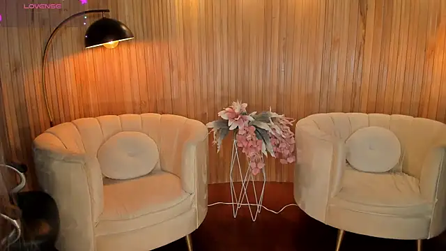 Snapshot of MaryLewis_ chatting on 03-17-25, 11:42 MaryLewis online show from 03-17-25, 11:42