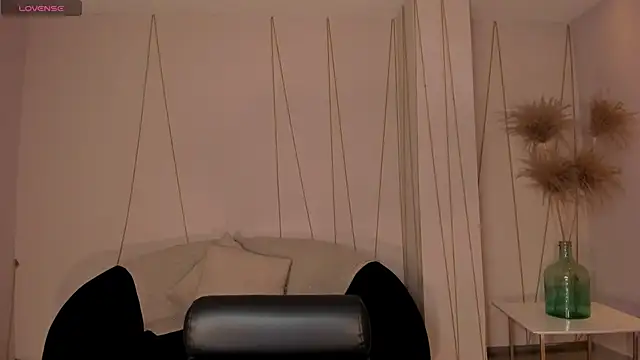 Snapshot of MaryLewis_ chatting on 06-06-26, 12:43 MaryLewis online show from 06-06-26, 12:43