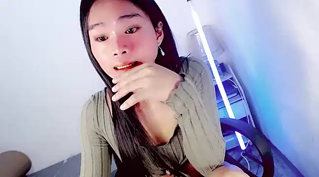 amomentoflust69 online show from 12-03-24, 04:14