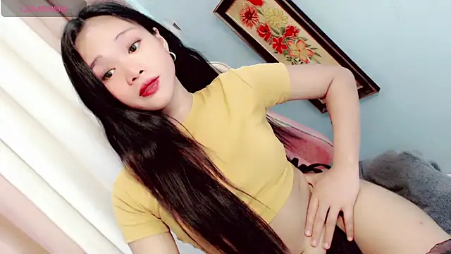 Snapshot of amomentoflust69 chatting on 05-28-26, 10:45 amomentoflust69 online show from 05-28-26, 10:45