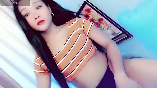 Snapshot of amomentoflust69 chatting on 05-31-26, 01:07 amomentoflust69 online show from 05-31-26, 01:07