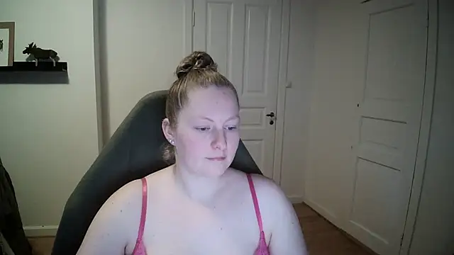 Girlnina-1995 online show from 12-14-24, 11:18