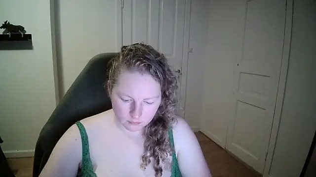 Girlnina-1995 online show from 12-19-24, 06:12