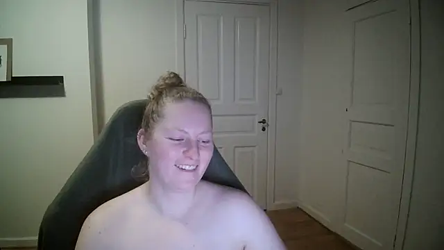 Girlnina-1995 online show from 01-15-25, 06:40