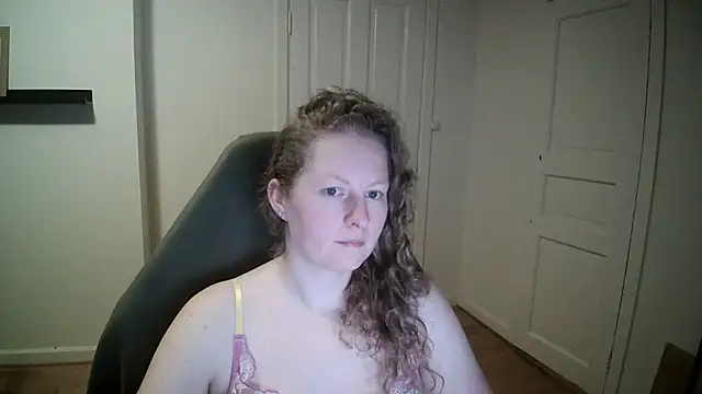 Girlnina-1995 online show from 03-05-25, 06:01