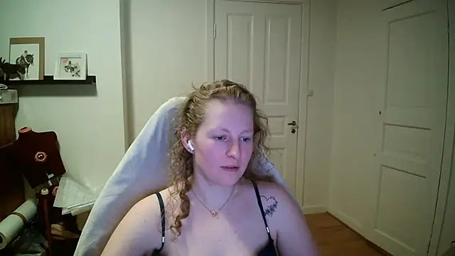 Girlnina-1995 online show from 03-04-26, 08:48