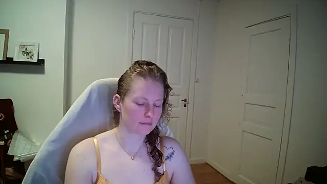 Girlnina-1995 online show from 03-09-26, 07:56