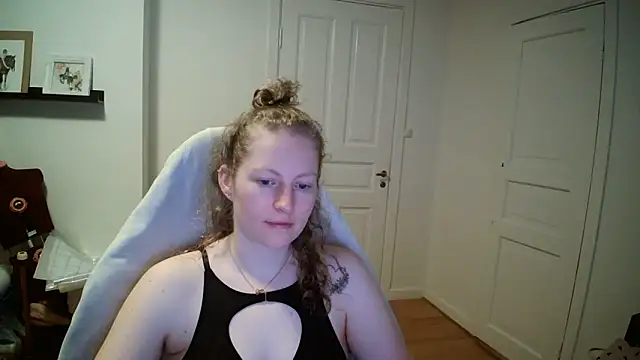 Girlnina-1995 online show from 03-17-26, 06:39