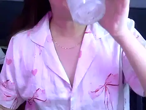 Bee 2k online show from 04-18-26, 04:38