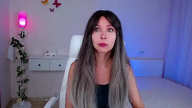 Snapshot of wendifoste chatting on 09-25-25, 06:44 wendifoste online show from 09-25-25, 06:44