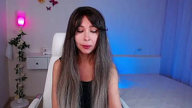 Snapshot of wendifoste chatting on 10-13-25, 01:00 wendifoste online show from 10-13-25, 01:00