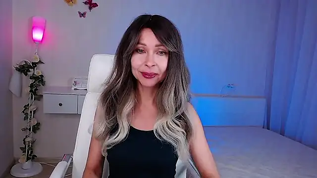 Snapshot of wendifoste chatting on 10-17-25, 06:43 wendifoste online show from 10-17-25, 06:43