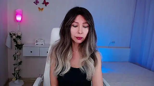 Snapshot of wendifoste chatting on 11-28-25, 06:54 wendifoste online show from 11-28-25, 06:54