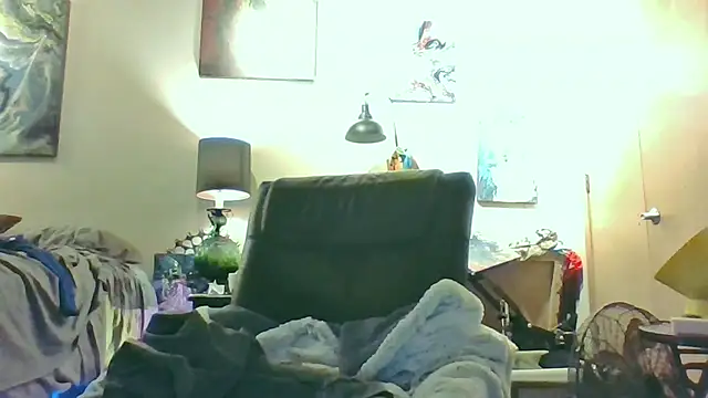 eatmeplease44 online show from 10-20-25, 08:04