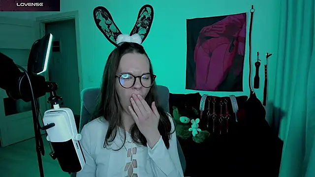 DivineBite online show from 04-18-26, 07:58