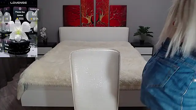 Snapshot of VictoriaTiger chatting on 12-27-24, 02:12 VictoriaTiger online show from 12-27-24, 02:12