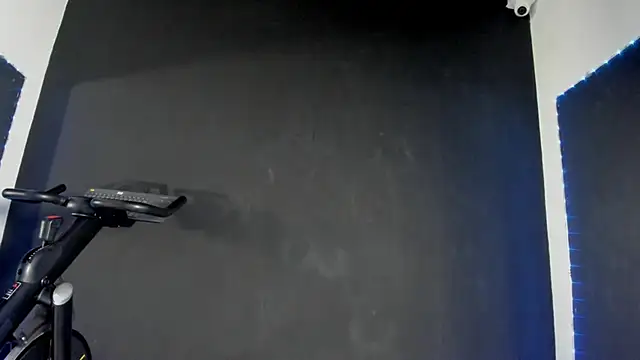 Snapshot of liagirl_cute chatting on 12-20-24, 11:00 liagirl cute online show from 12-20-24, 11:00