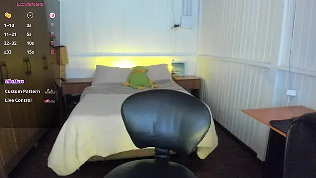 Snapshot of anna_love_hot chatting on 03-14-25, 06:29 anna love hot online show from 03-14-25, 06:29