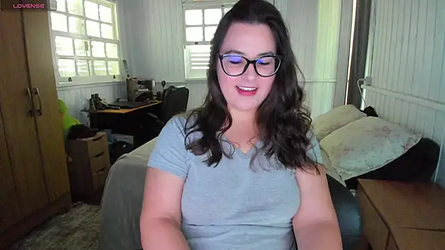 Snapshot of anna_love_hot chatting on 11-19-25, 05:02 anna love hot online show from 11-19-25, 05:02