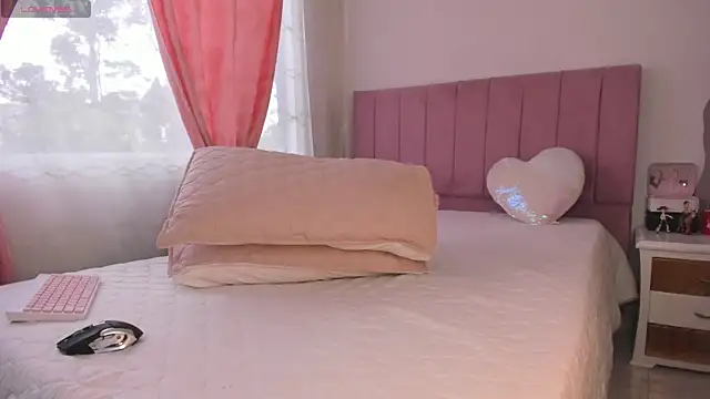 whitneyhot online show from 09-19-25, 11:22