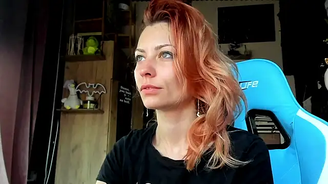 Snapshot of karo123421 chatting on 05-08-26, 03:45 karo123421 online show from 05-08-26, 03:45