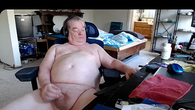 Snapshot of HomerPrice chatting on 02-22-25, 04:19 HomerPrice online show from 02-22-25, 04:19